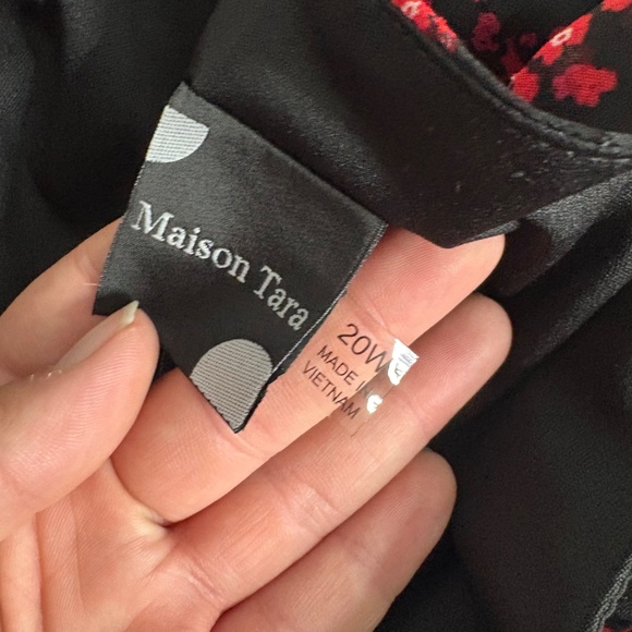 Maison Tara Plus Size Black Red Floral Dress - Picture 9 of 13